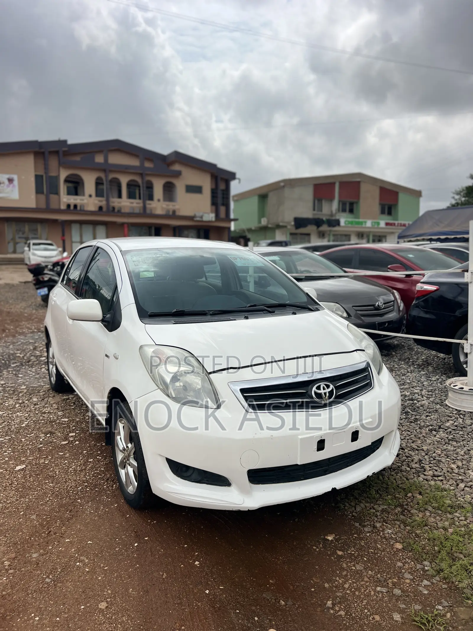 Toyota Yaris L Hatchback 5dr 2013 White