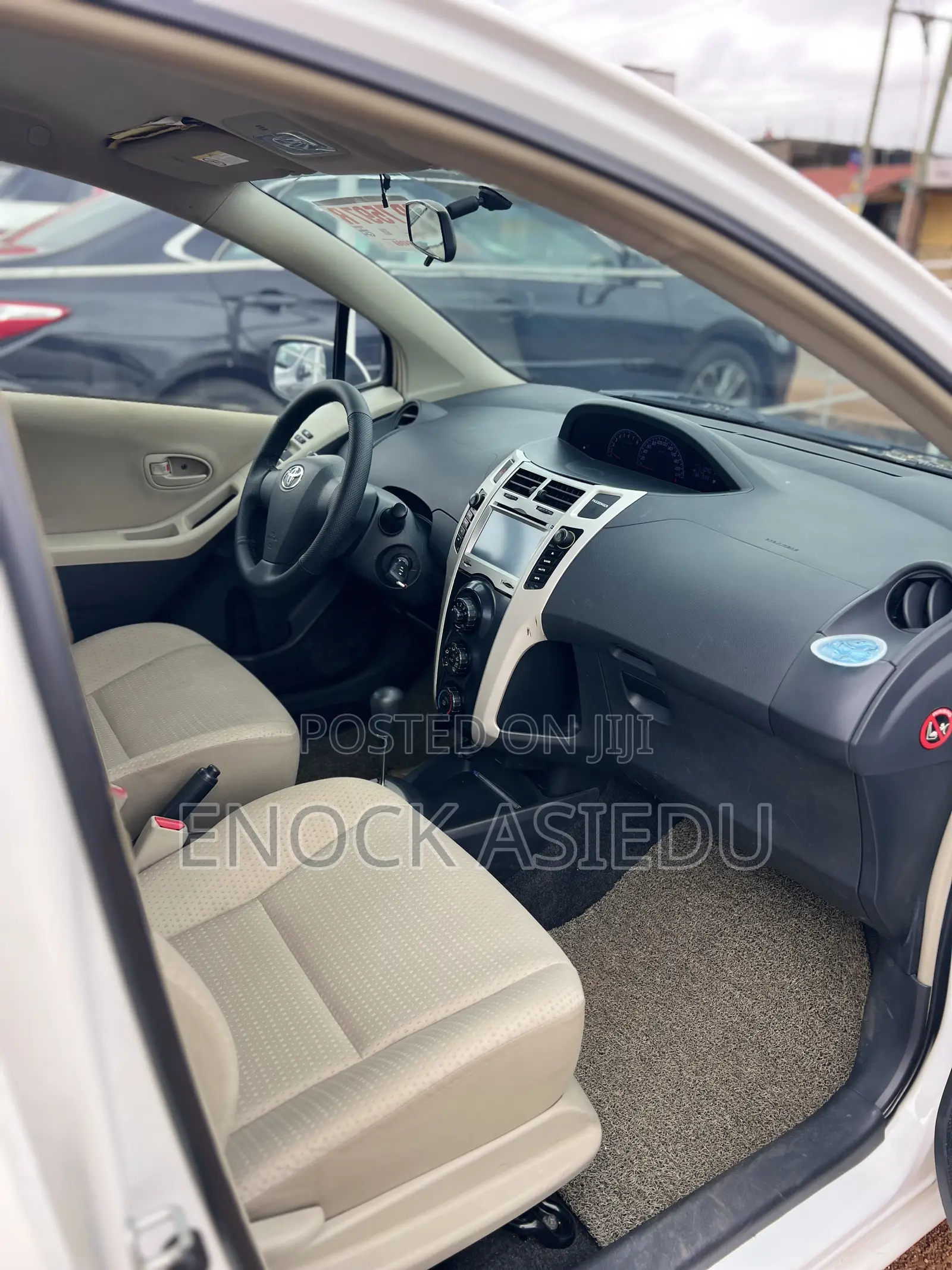 Toyota Yaris L Hatchback 5dr 2013 White