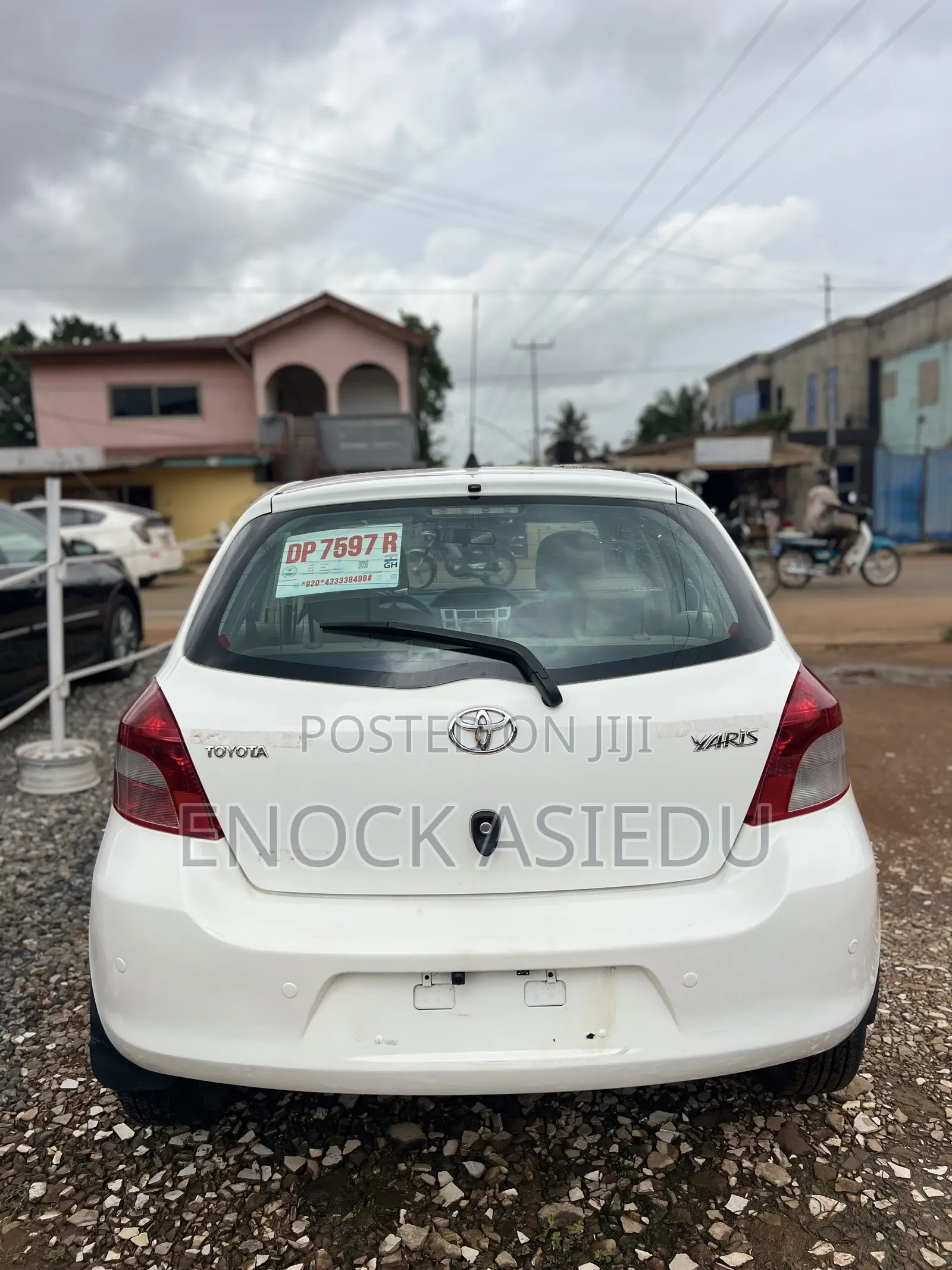 Toyota Yaris L Hatchback 5dr 2013 White