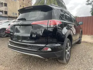 Toyota RAV4 XLE 4dr SUV AWD (2.5L 4cyl 6A) 2018 Black