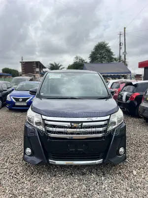 Toyota Noah 2.0 AWD (8 Seater) 2015 Blue