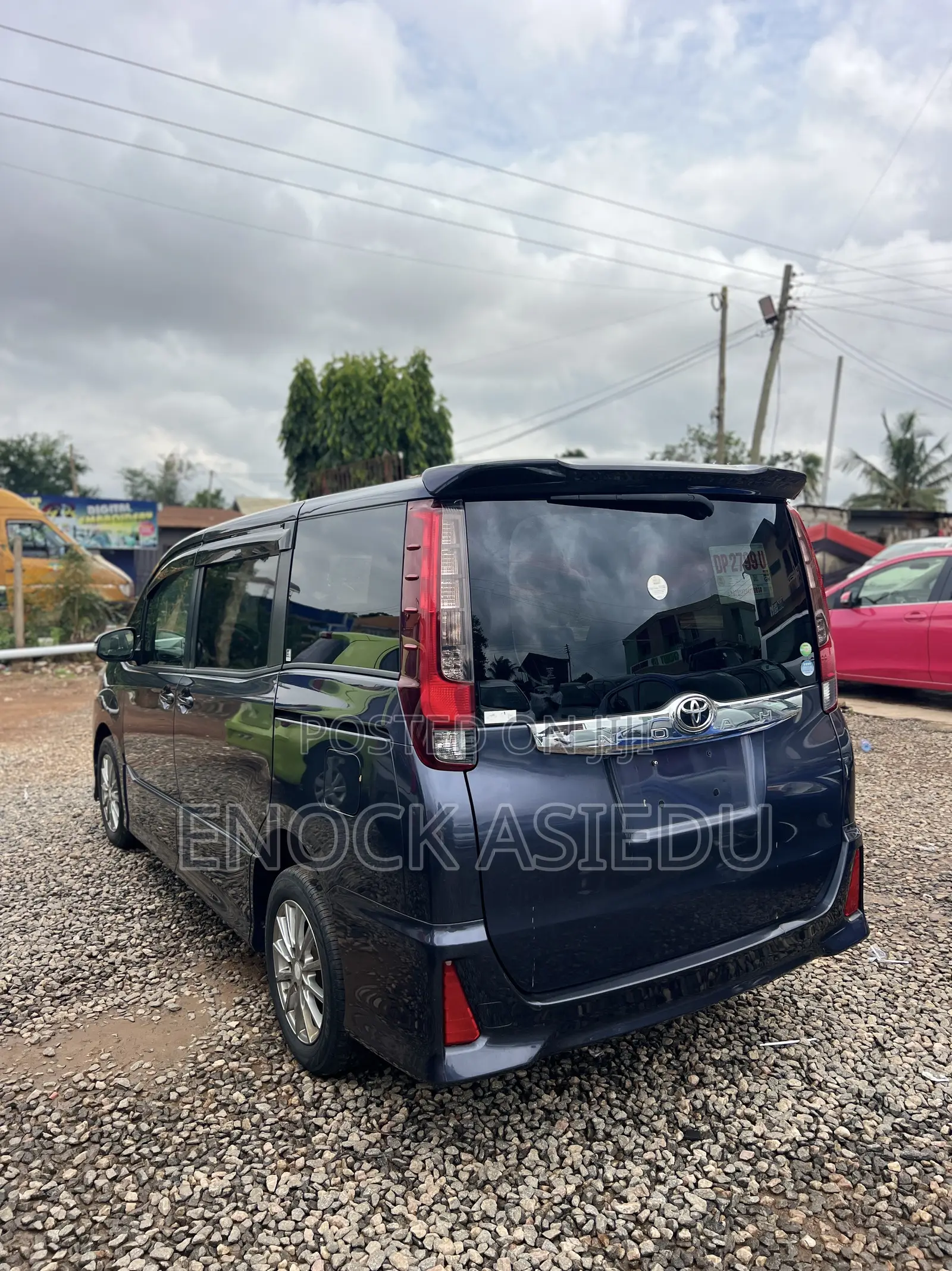 Toyota Noah 2.0 AWD (8 Seater) 2015 Blue