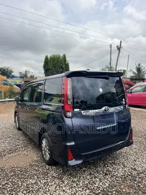 Toyota Noah 2.0 AWD (8 Seater) 2015 Blue