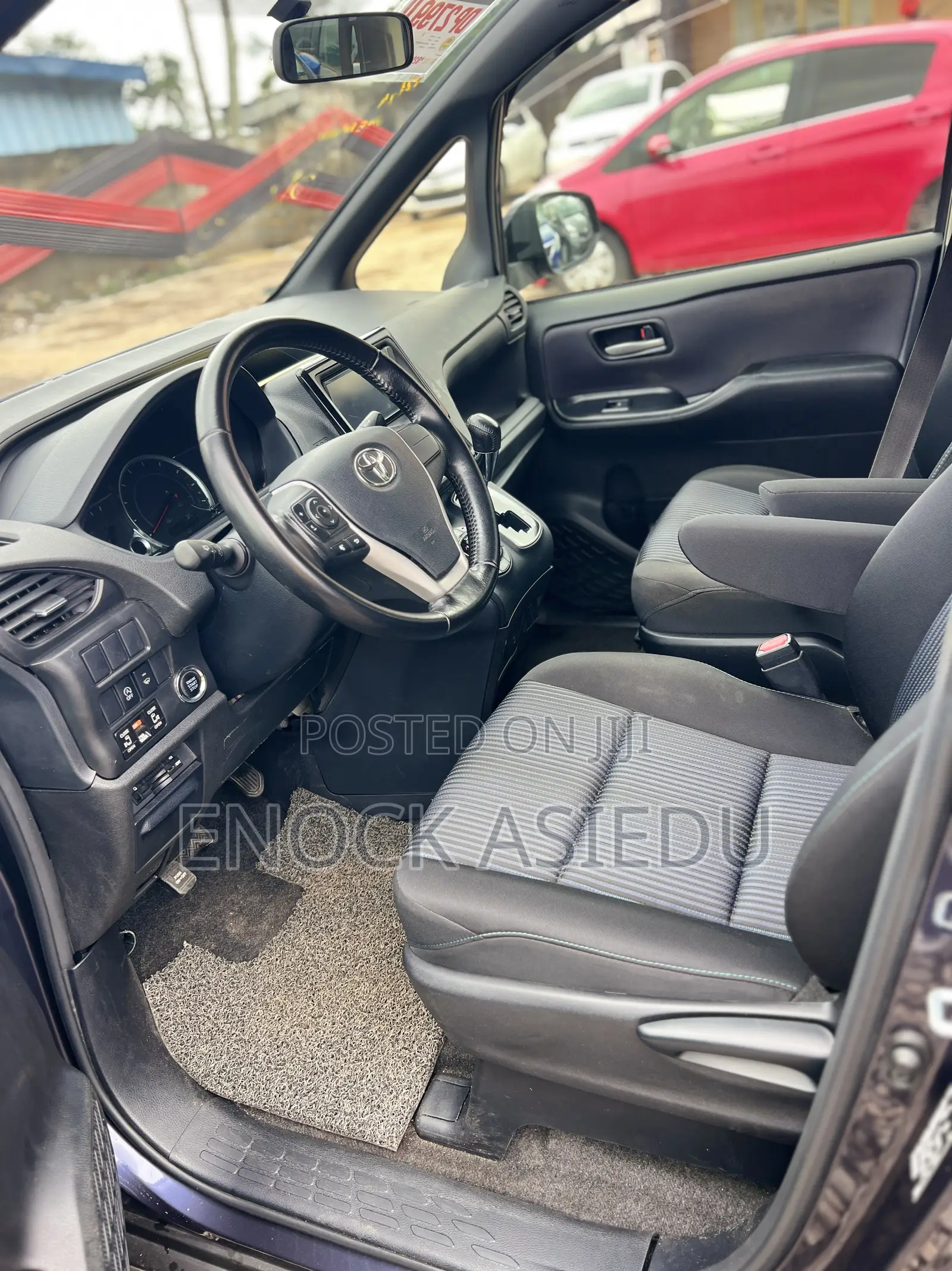 Toyota Noah 2.0 AWD (8 Seater) 2015 Blue