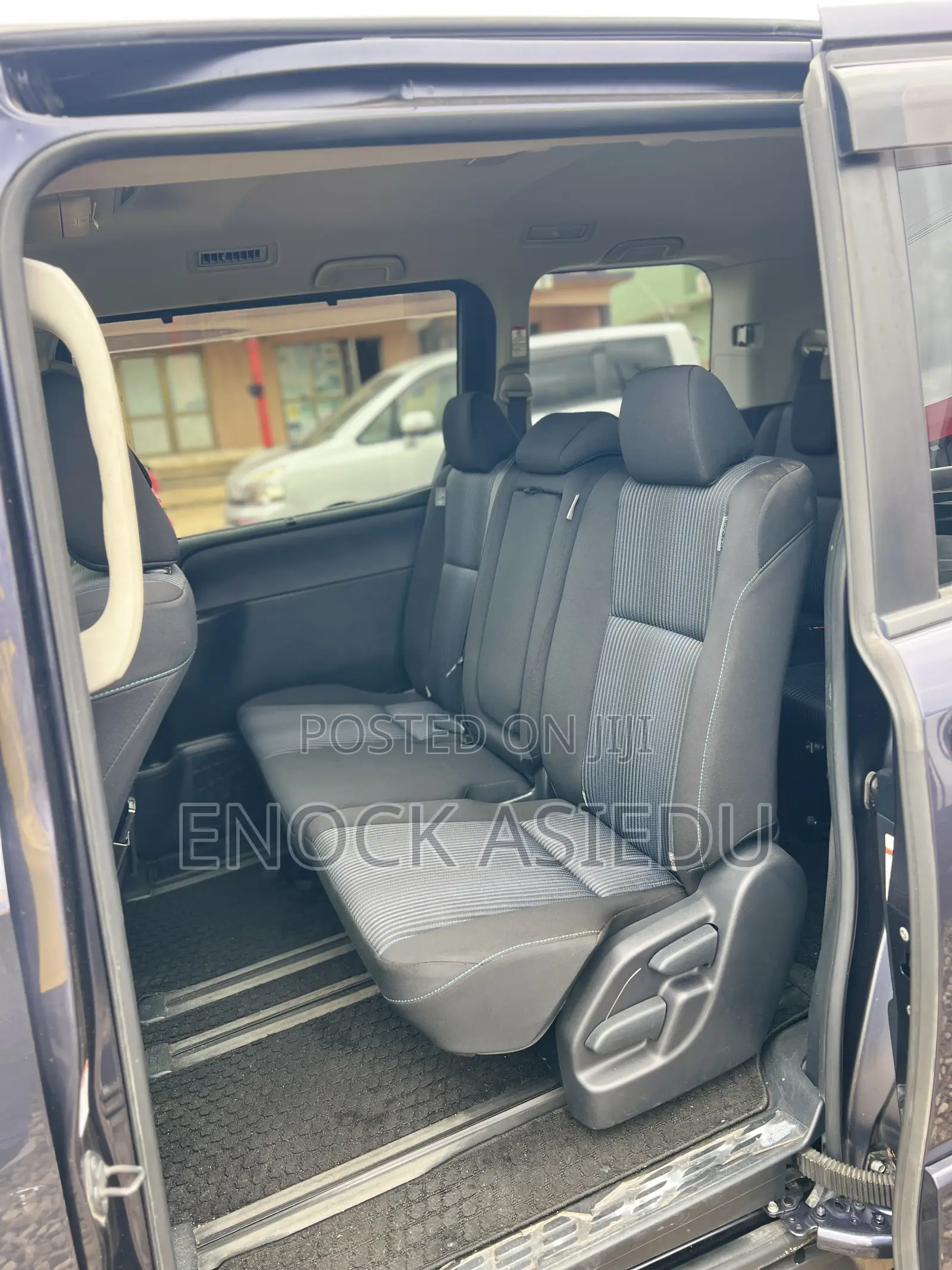 Toyota Noah 2.0 AWD (8 Seater) 2015 Blue