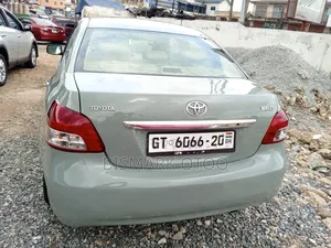 Toyota Yaris 2010 Gray