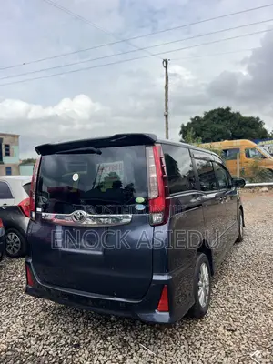 Toyota Noah 2.0 AWD (8 Seater) 2015 Blue
