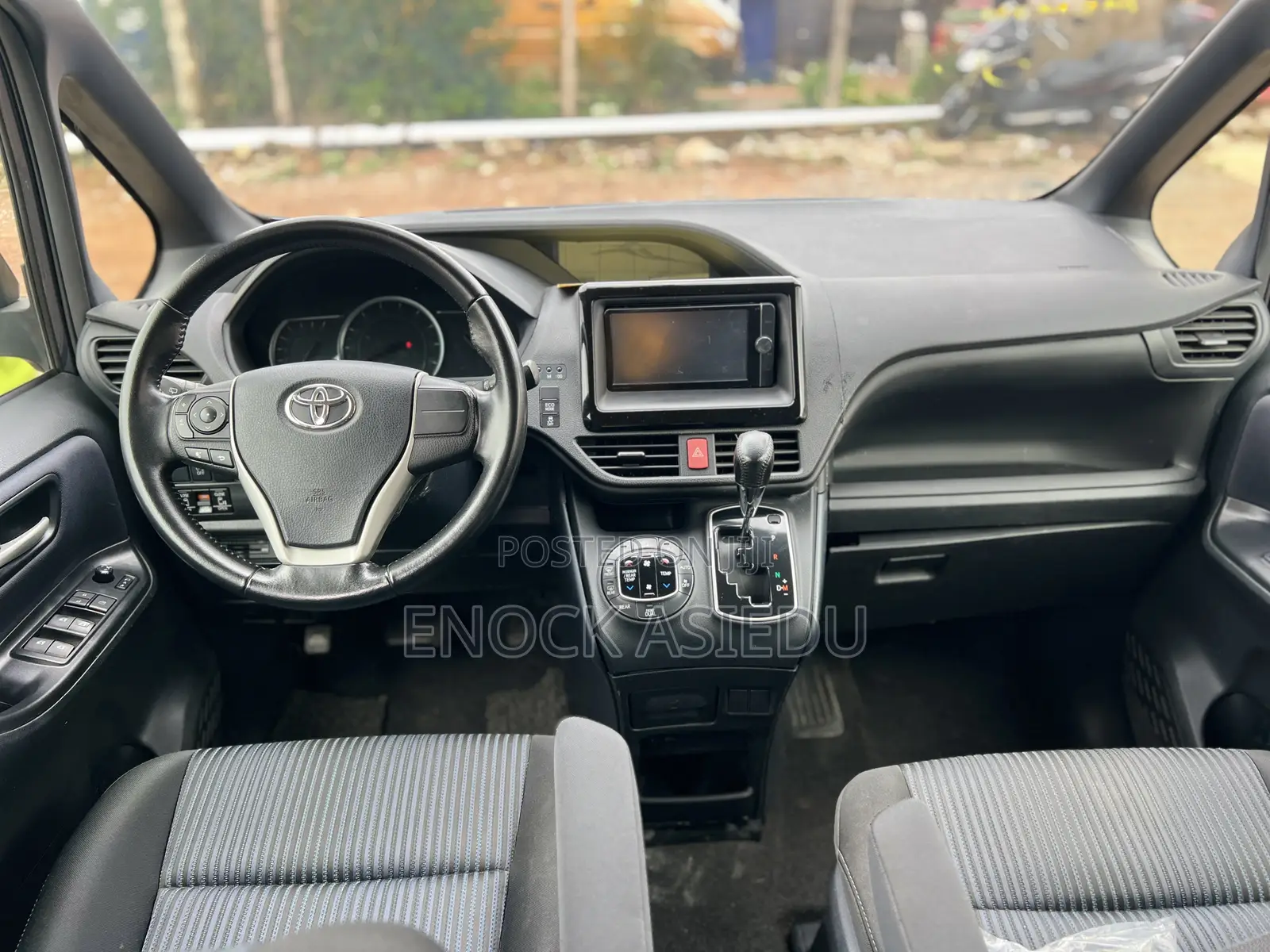 Toyota Noah 2.0 AWD (8 Seater) 2015 Blue