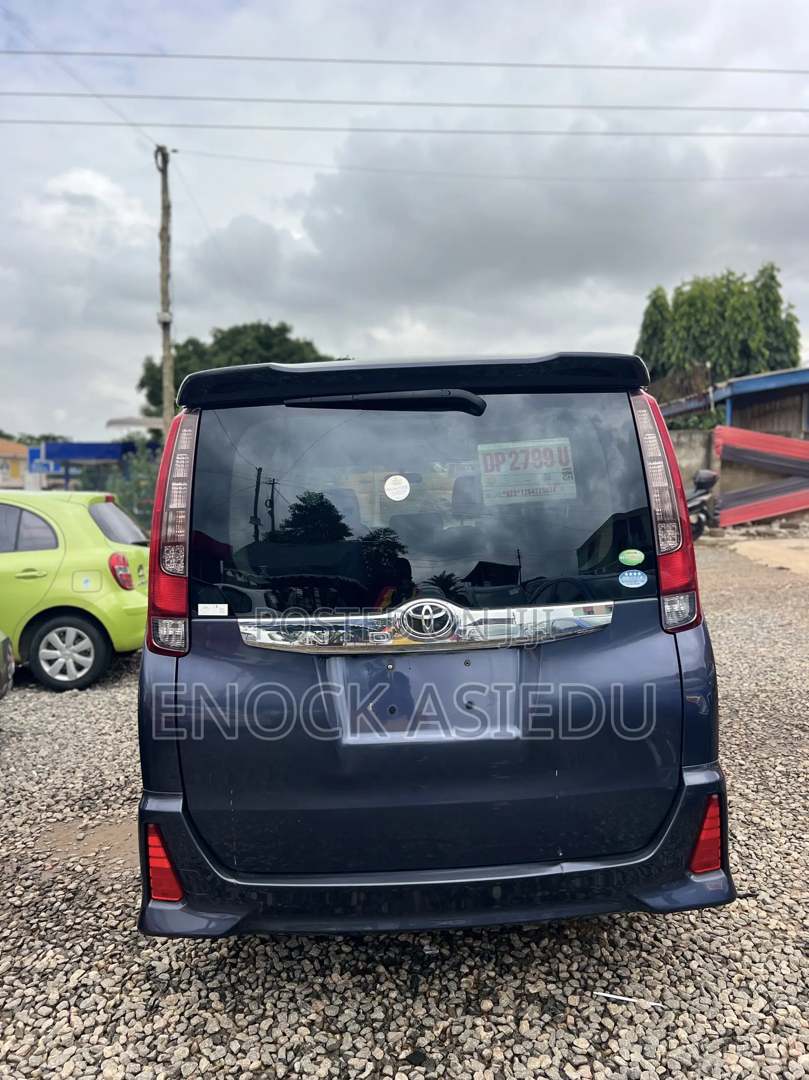 Toyota Noah 2.0 AWD (8 Seater) 2015 Blue