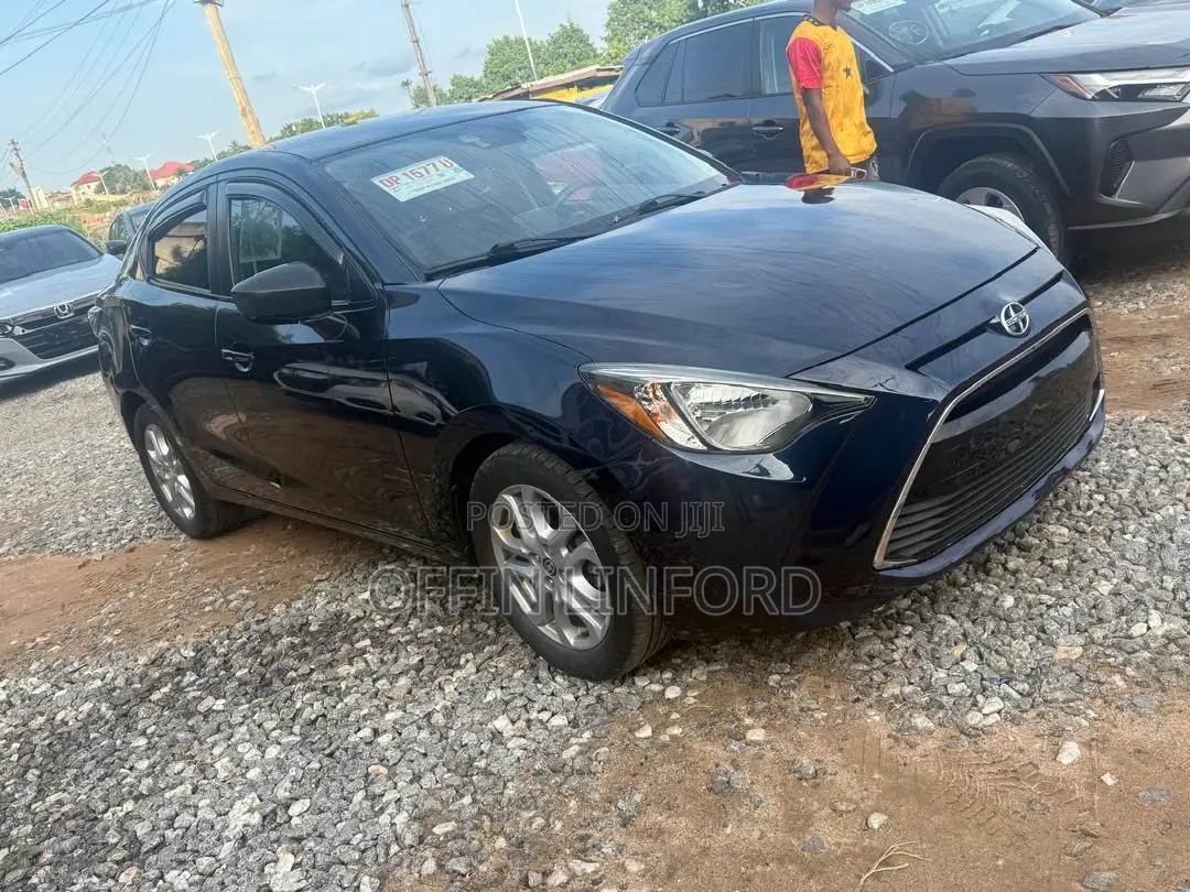 Scion iA 2015 Maroon