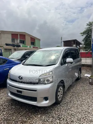Toyota Voxy 2012 Silver