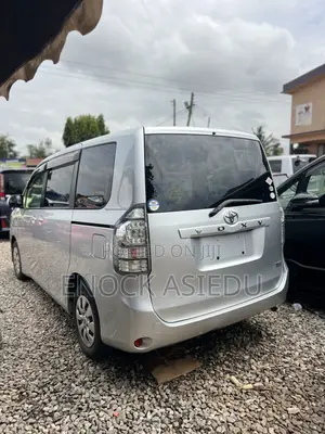 Toyota Voxy 2012 Silver