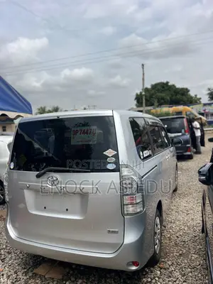 Toyota Voxy 2012 Silver
