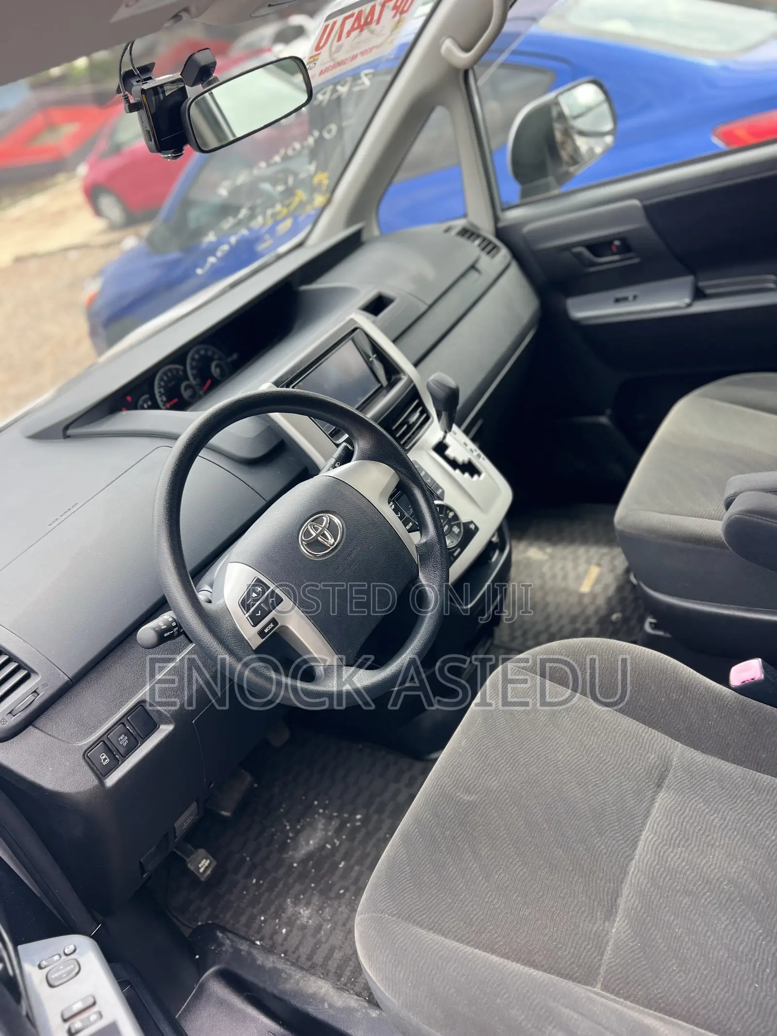Toyota Voxy 2012 Silver