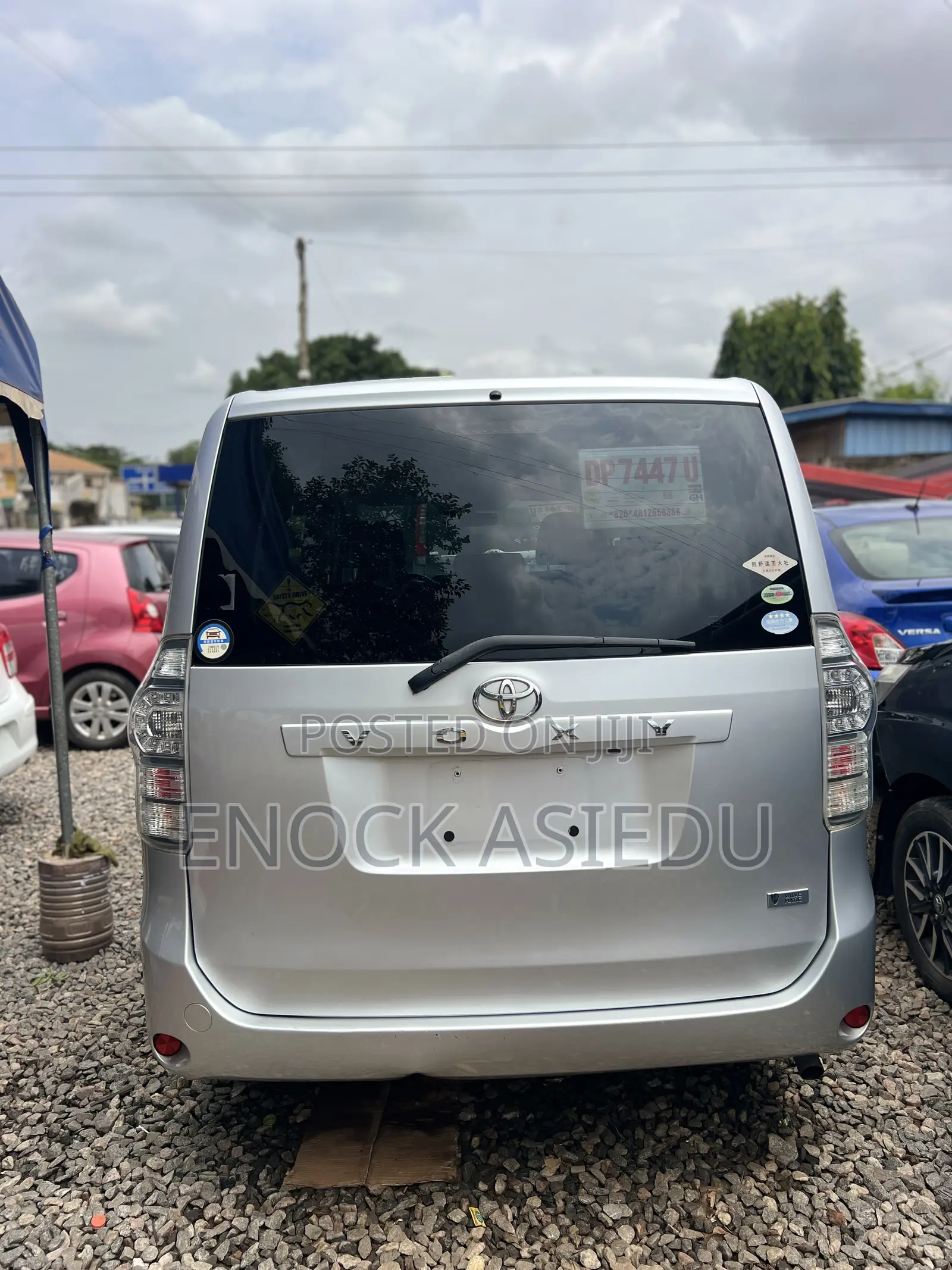 Toyota Voxy 2012 Silver