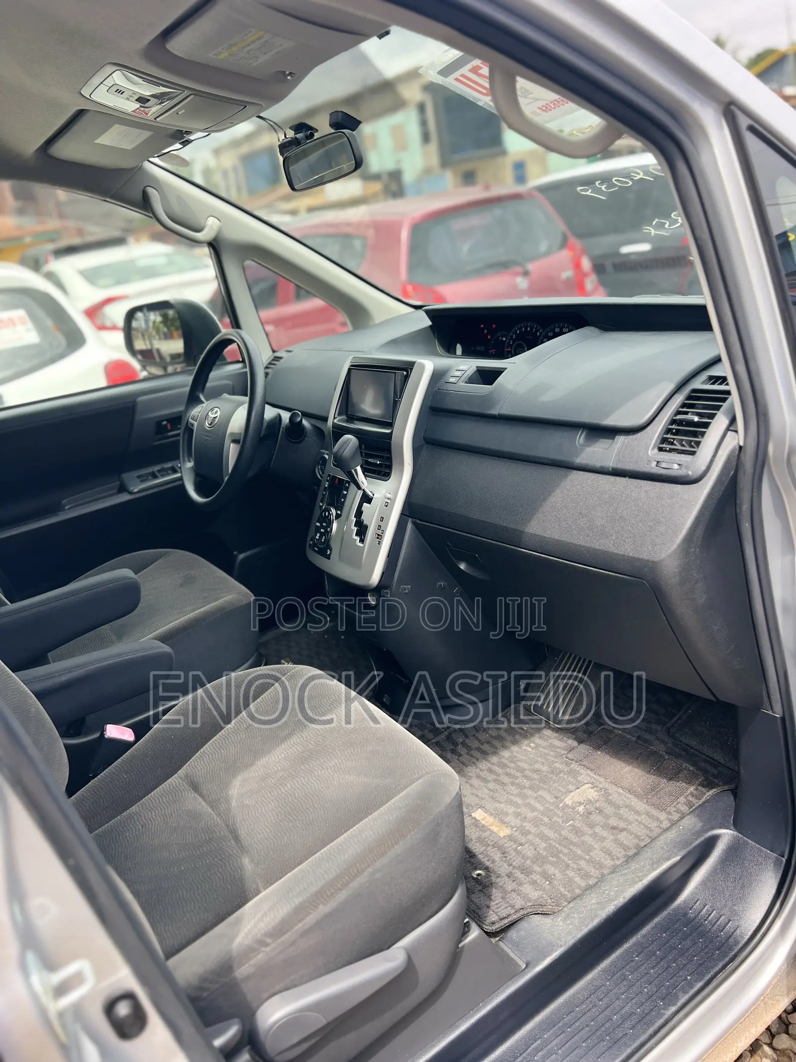 Toyota Voxy 2012 Silver