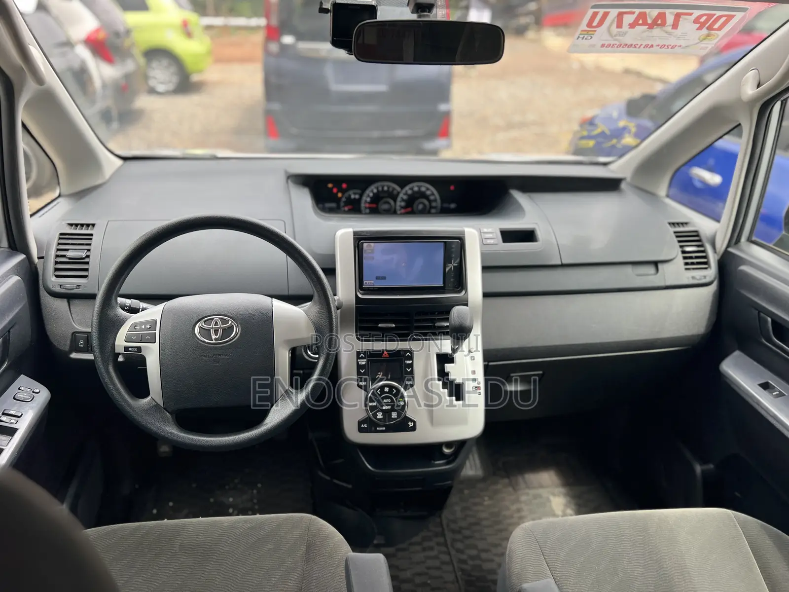Toyota Voxy 2012 Silver