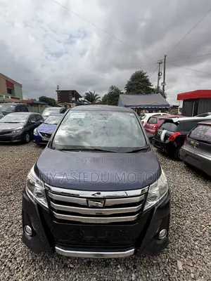 Toyota Noah 2.0 AWD (8 Seater) 2014 Gray