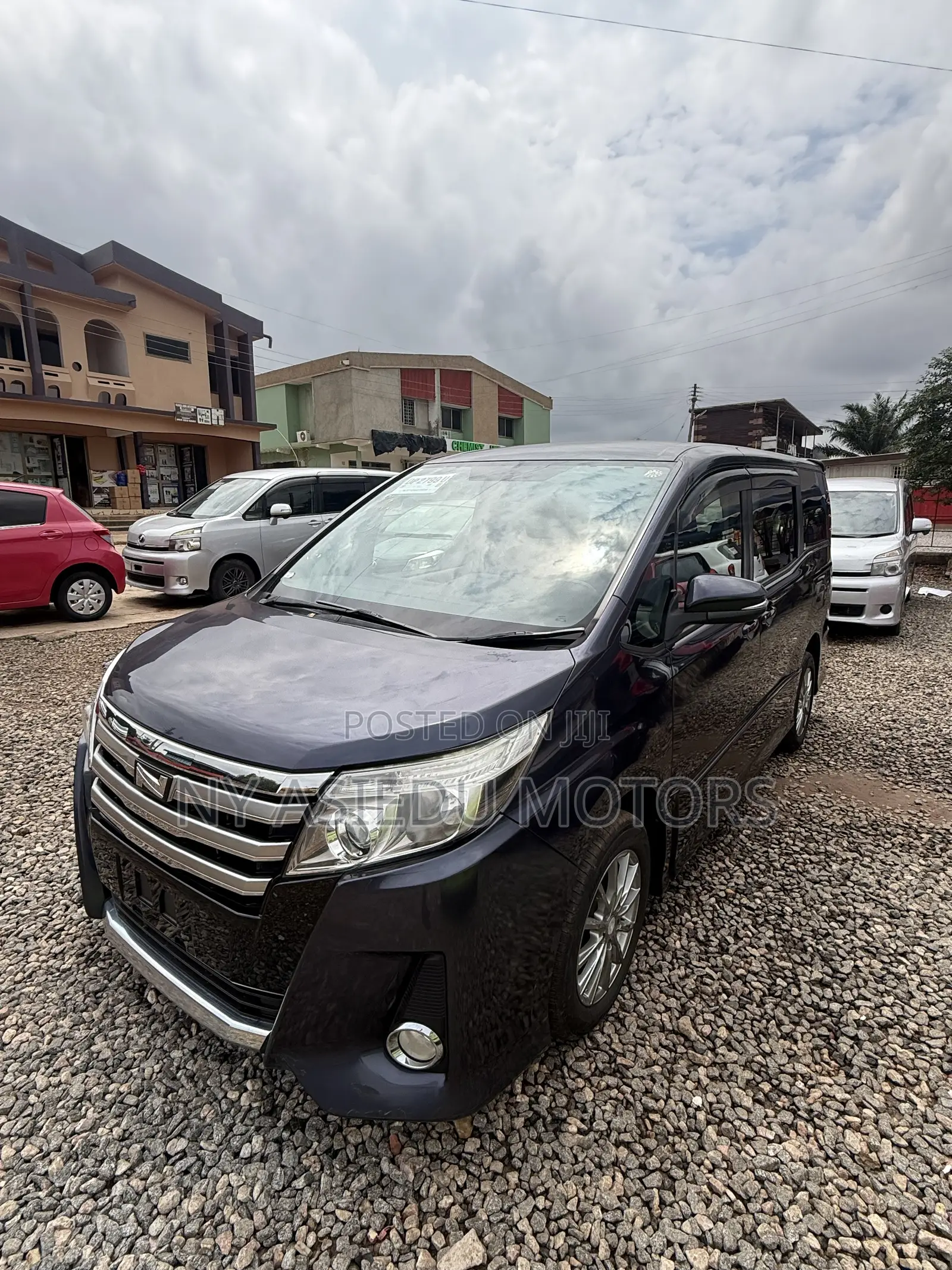 Toyota Noah 2.0 AWD (8 Seater) 2014 Gray