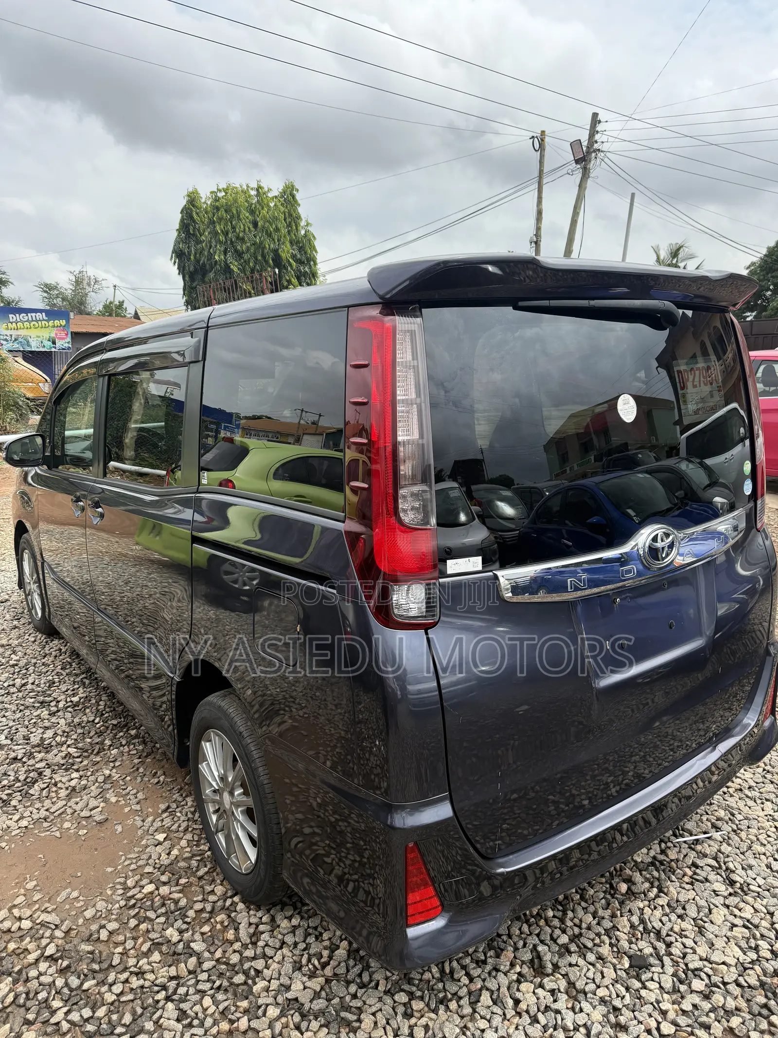Toyota Noah 2.0 AWD (8 Seater) 2014 Gray