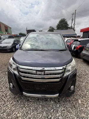 Toyota Noah 2.0 AWD (8 Seater) 2014 Gray