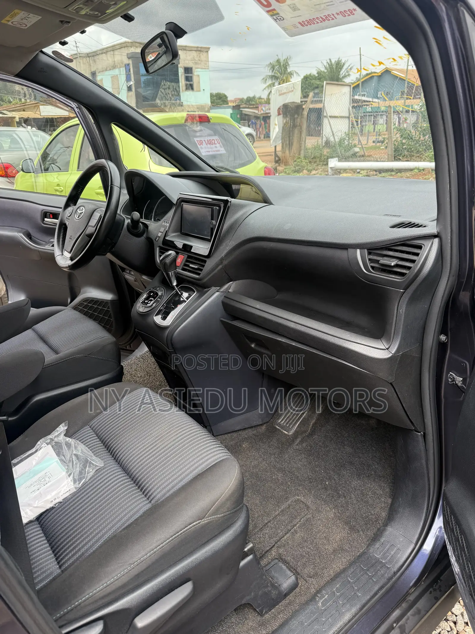 Toyota Noah 2.0 AWD (8 Seater) 2014 Gray