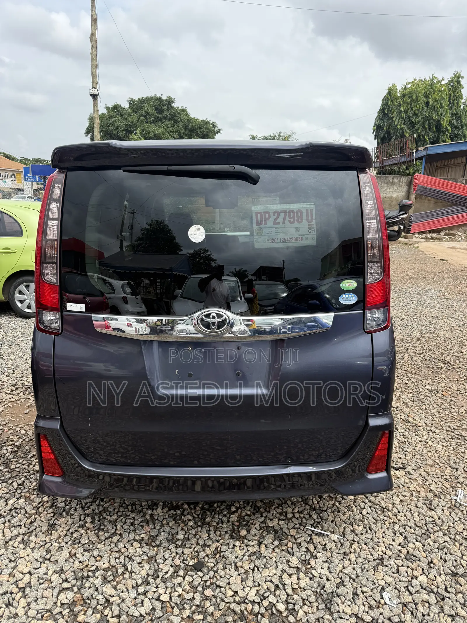 Toyota Noah 2.0 AWD (8 Seater) 2014 Gray