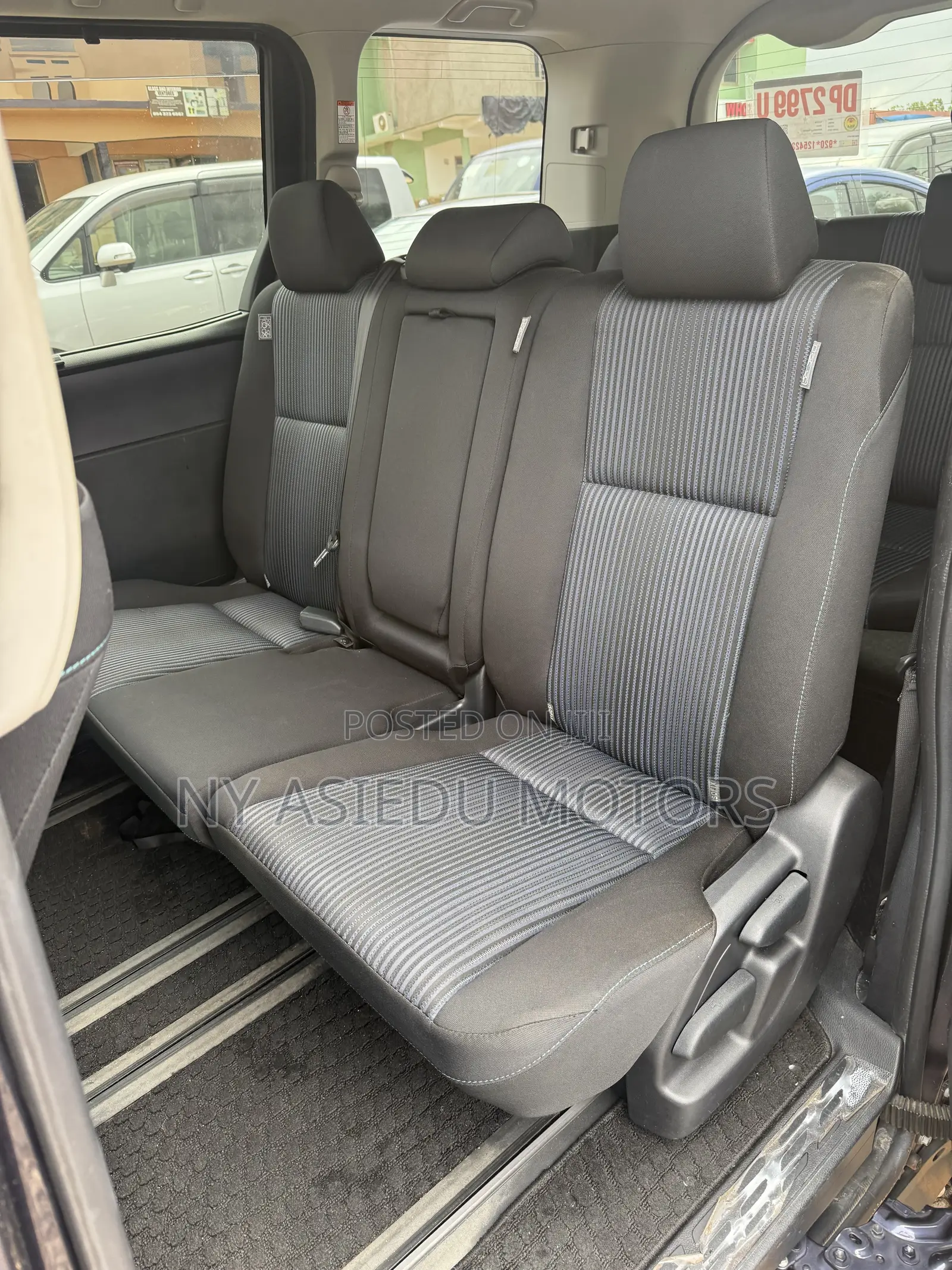 Toyota Noah 2.0 AWD (8 Seater) 2014 Gray