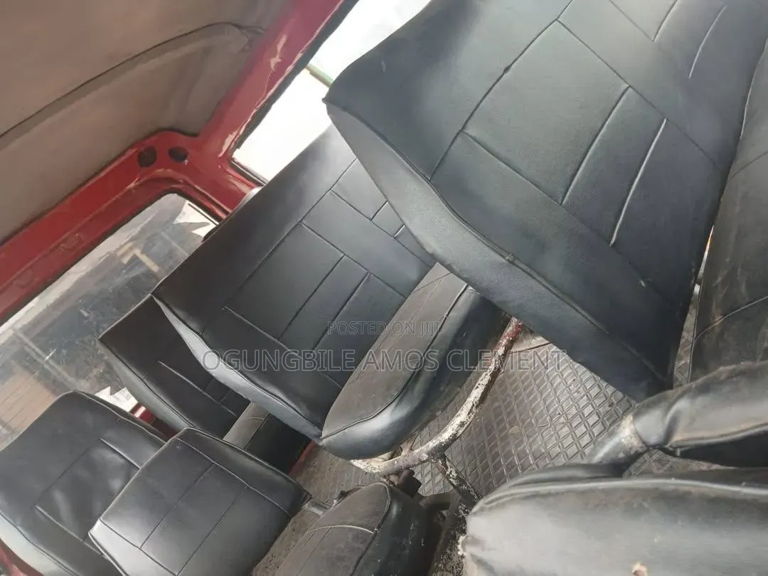 Hyundai H-100 2001 Red