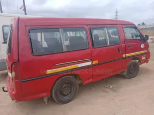 Hyundai H-100 2001 Red