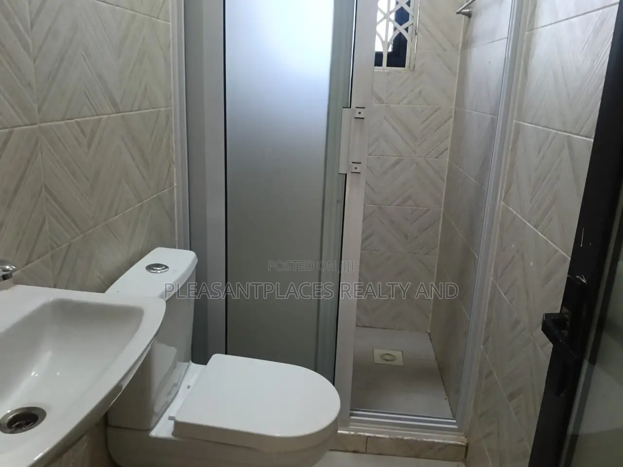 2bdrm Apartment in Pleasantplaces And, Adenta for rent