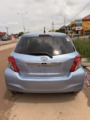 Toyota Vitz 1.3 FWD 5dr 2012 Blue