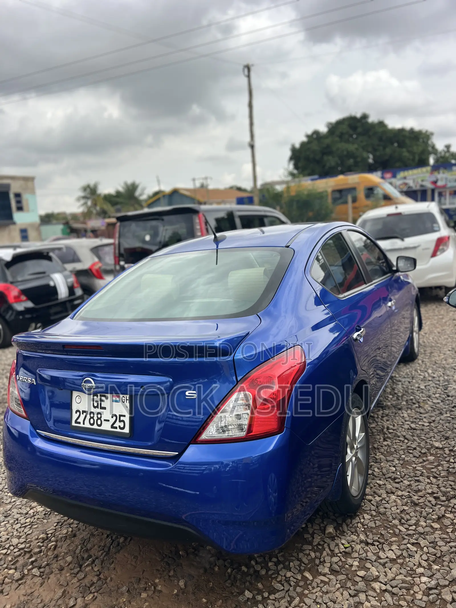 Nissan Versa 2017 Blue