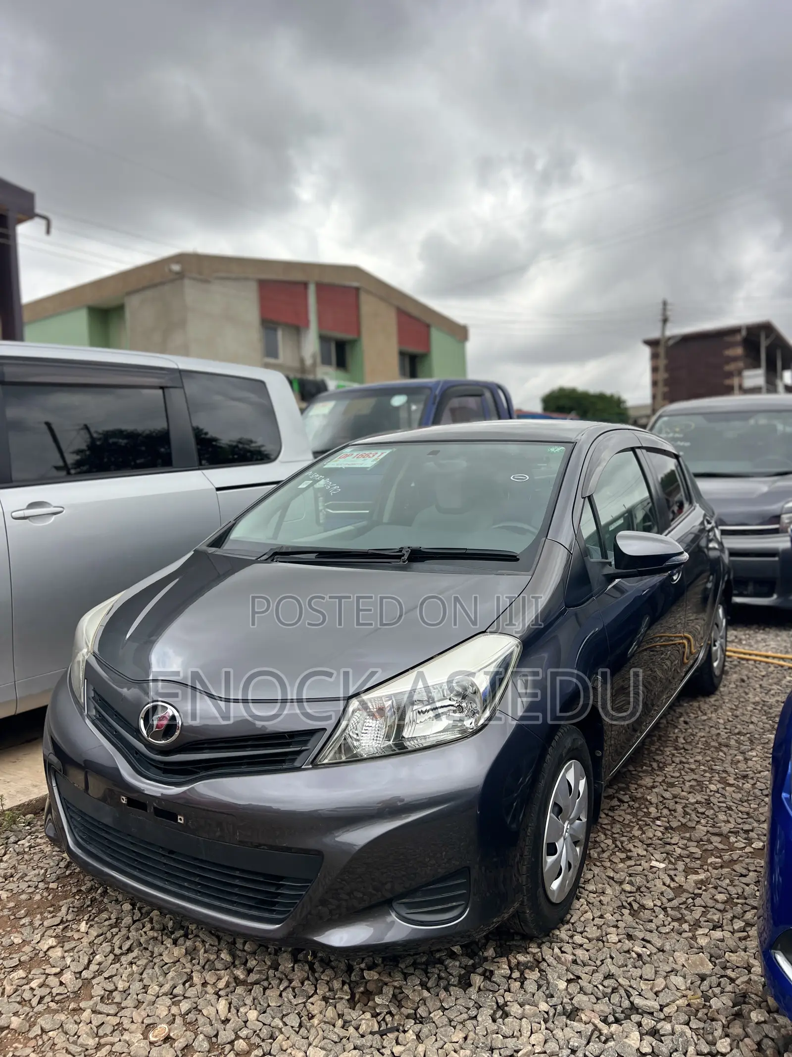 Toyota Vitz 1.3 AWD 5dr 2013 Gray