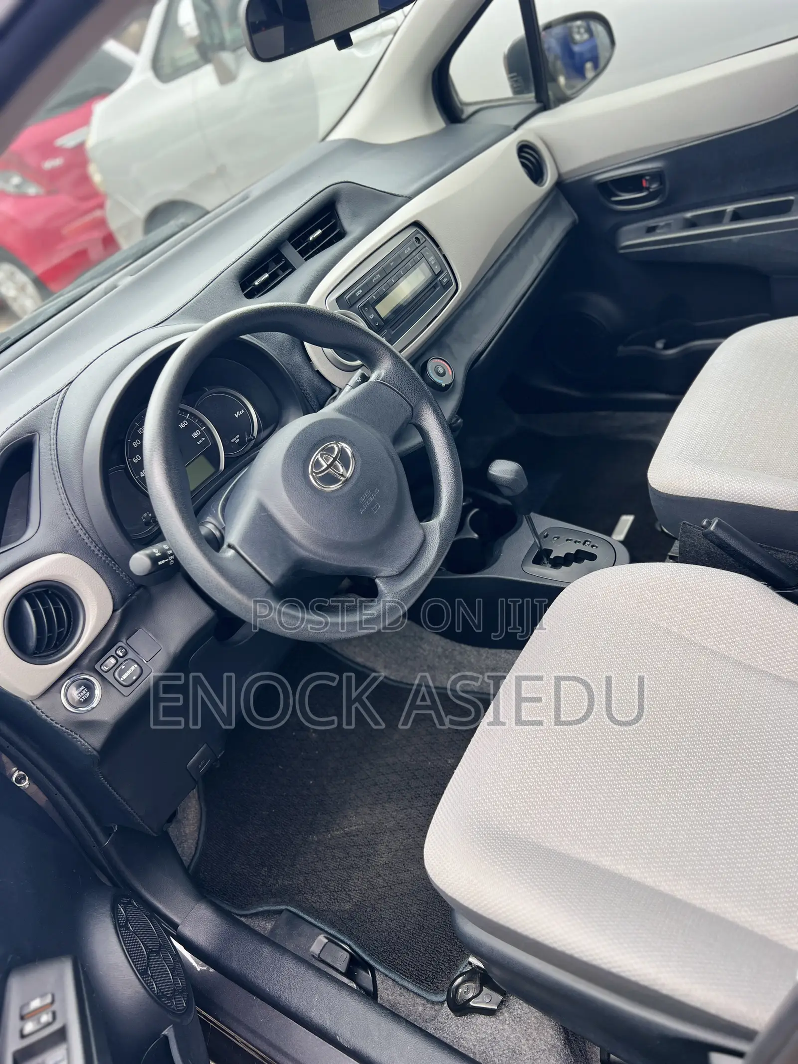 Toyota Vitz 1.3 AWD 5dr 2013 Gray