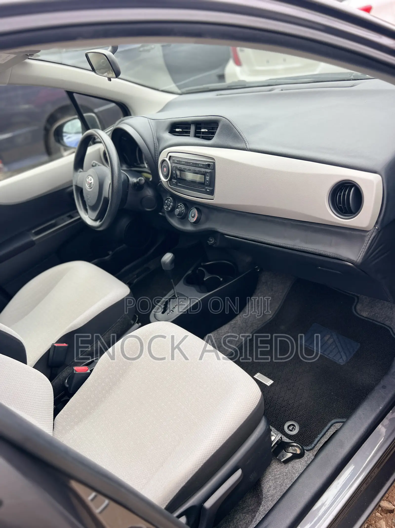 Toyota Vitz 1.3 AWD 5dr 2013 Gray
