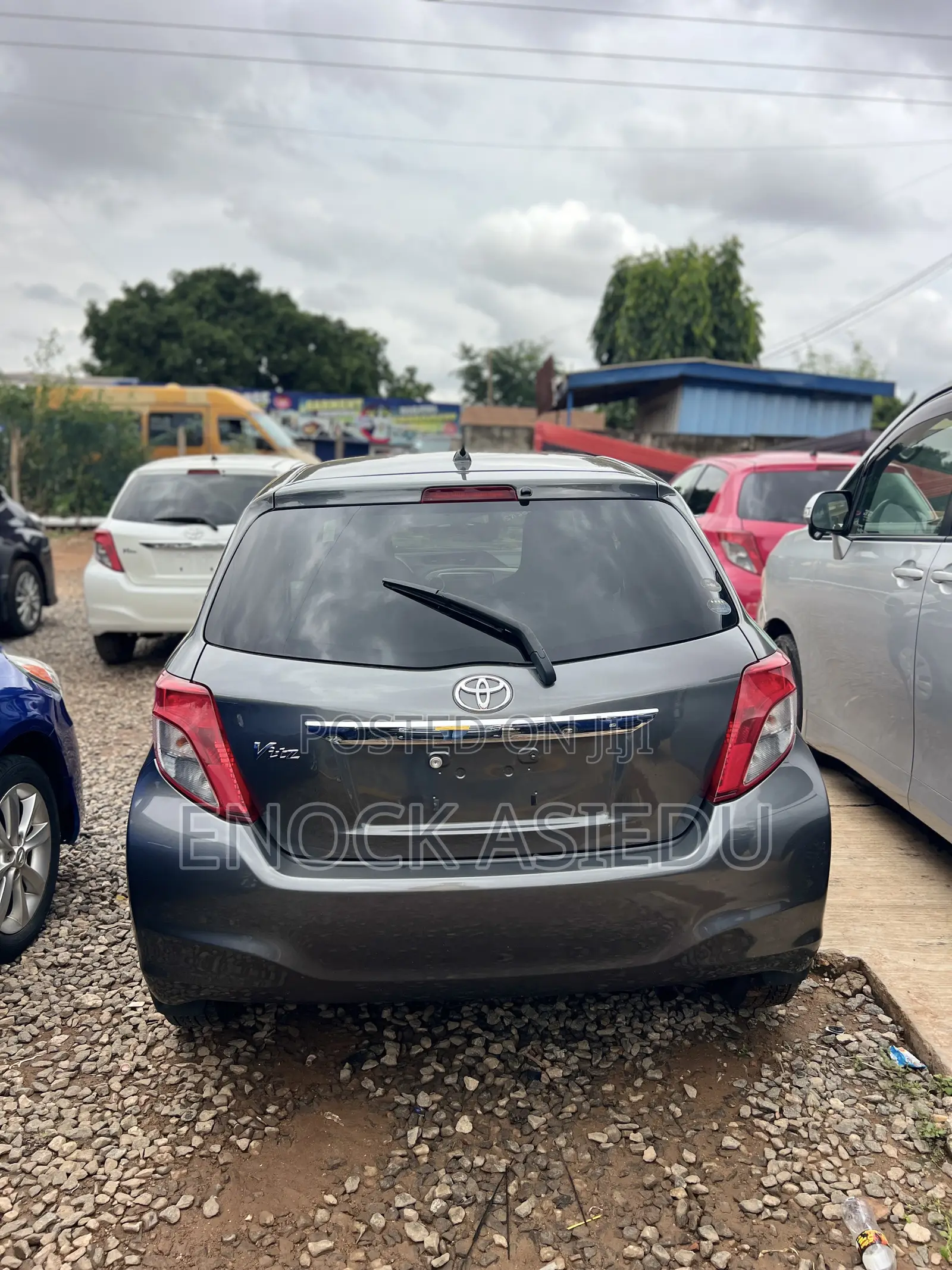 Toyota Vitz 1.3 AWD 5dr 2013 Gray