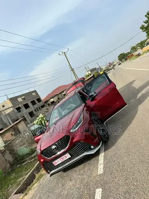 Toyota Highlander XSE 2022 Red