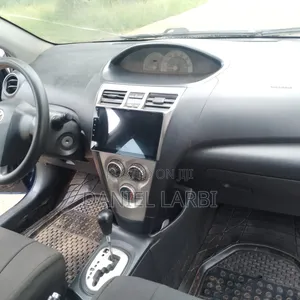 Toyota Yaris 2010 Blue