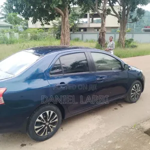 Toyota Yaris 2010 Blue
