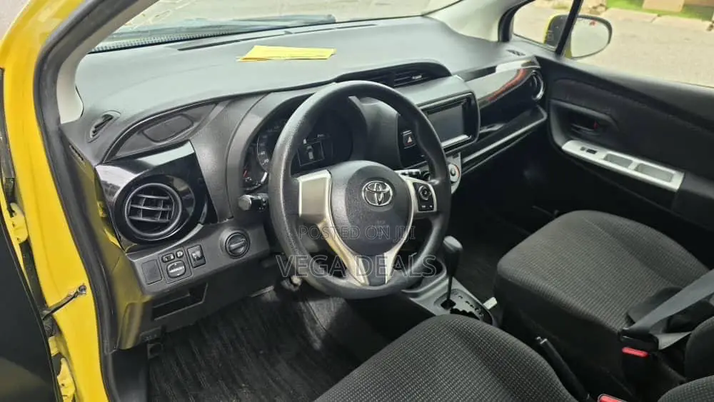 Toyota Vitz 2015 Yellow