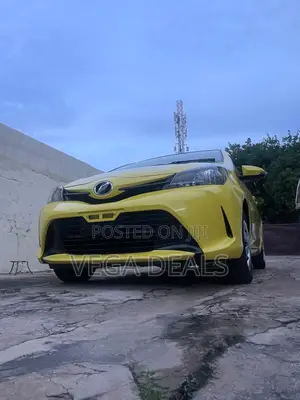 Toyota Vitz 2015 Yellow