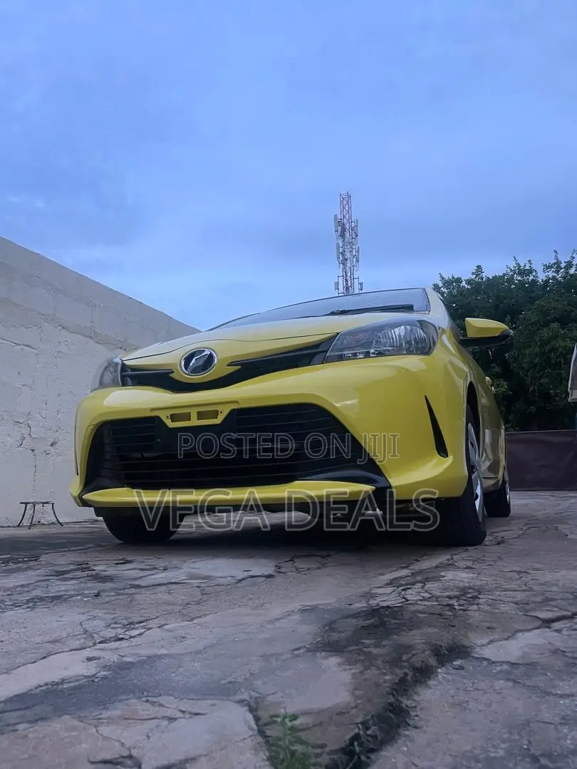 Toyota Vitz 2015 Yellow