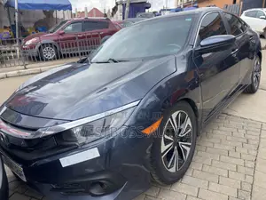 Honda Civic EX Hatchback 2018 Blue