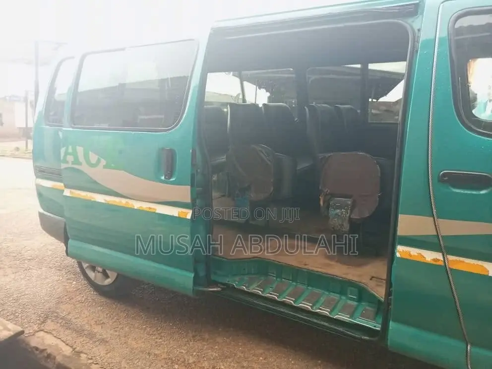 Toyota HiAce 2004 Green