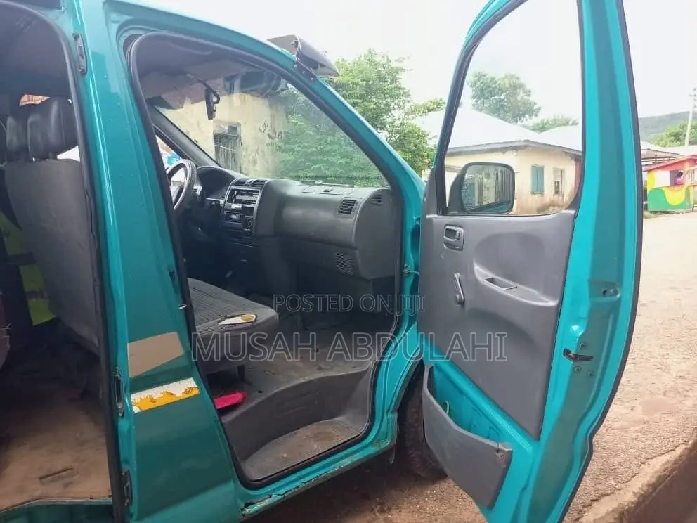 Toyota HiAce 2004 Green