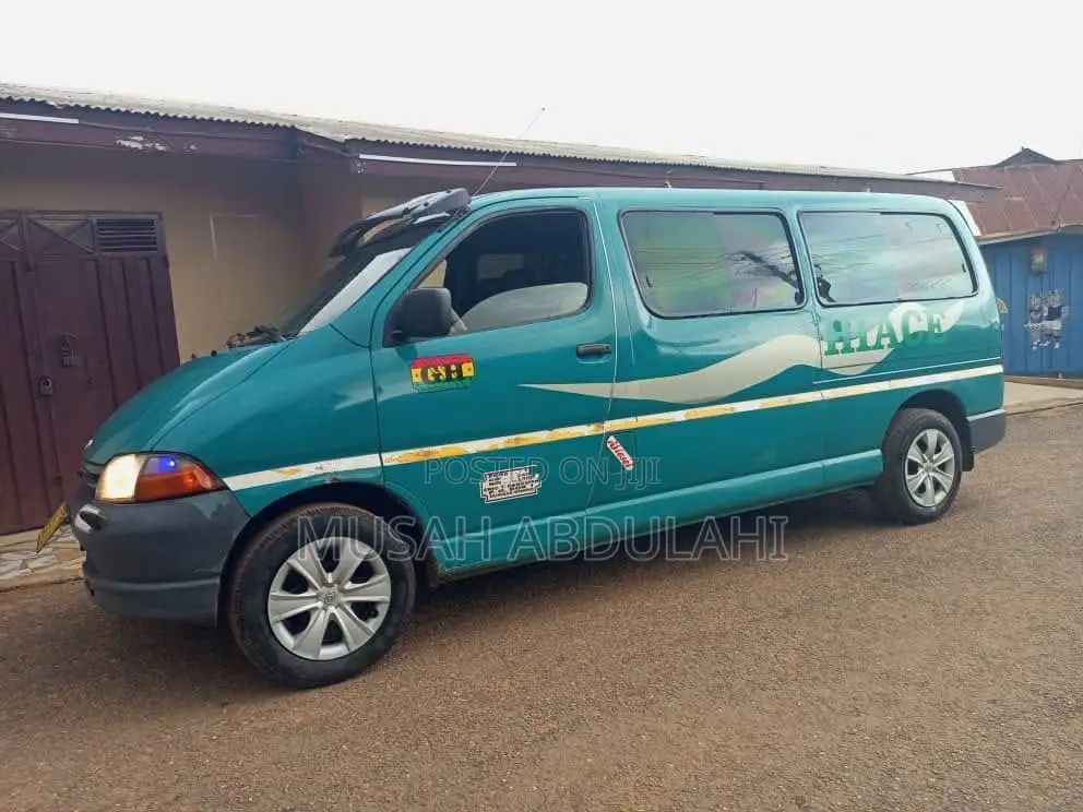 Toyota HiAce 2004 Green