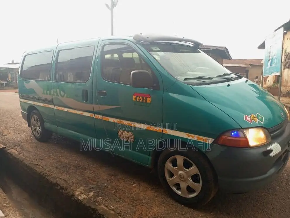 Toyota HiAce 2004 Green