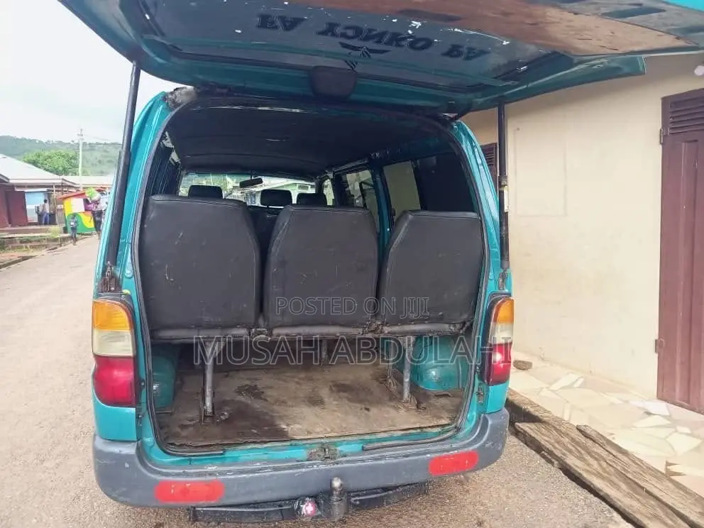Toyota HiAce 2004 Green