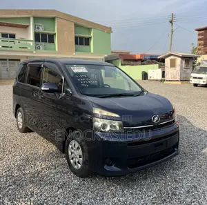 Toyota Voxy 2012 Gray